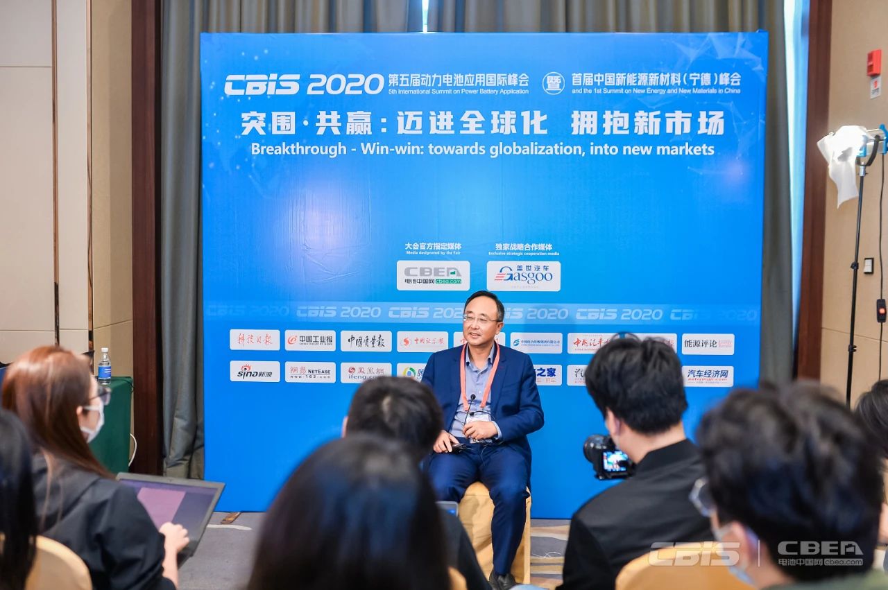 接受采訪.jpg 接受采訪.jpg