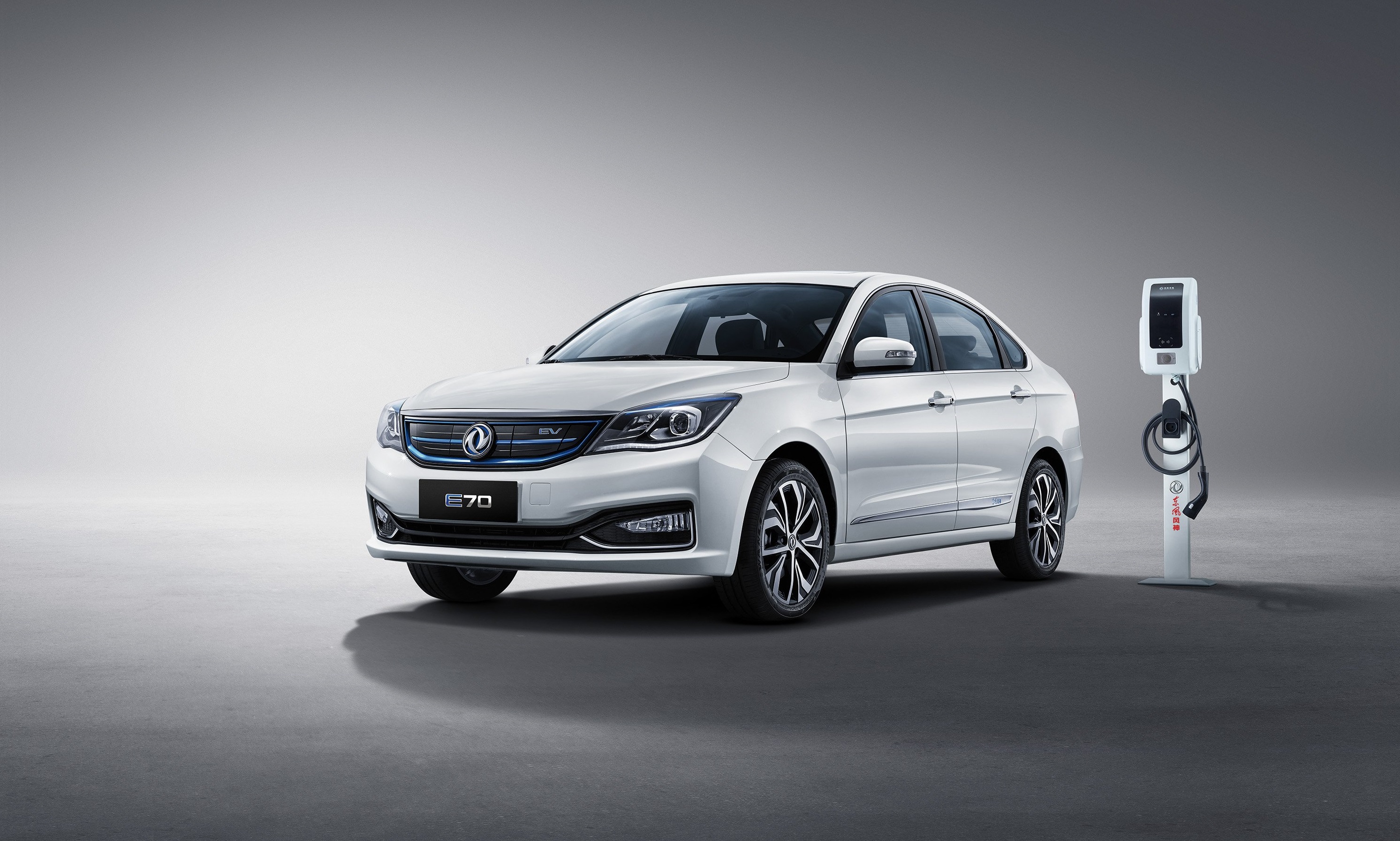 東風集團E70.jpg 東風集團E70.jpg