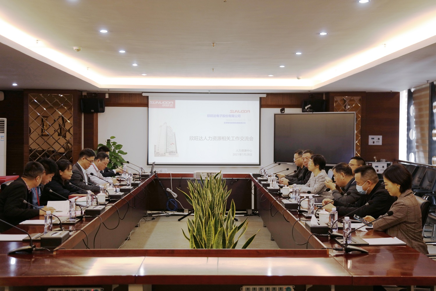 座談會(huì) - 副本.jpg 座談會(huì) - 副本.jpg